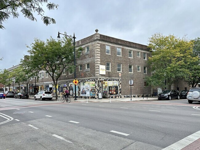 Building Photo - 1555 W Hollywood Ave Rental