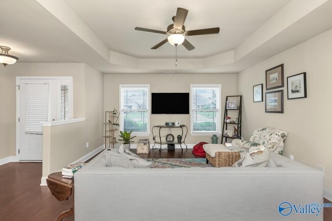 5015 Montauk Trail SE