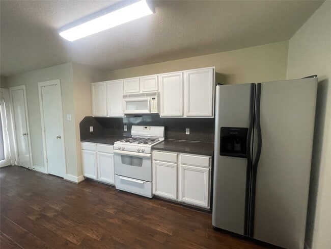Photo - 20806 Settlers Lake Cir N