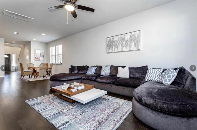 Photo - 7516 Saginaw Dr