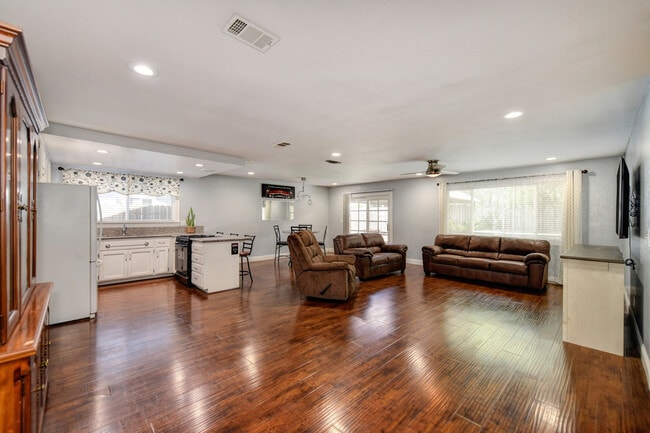 Photo - 8216 Baymore Way