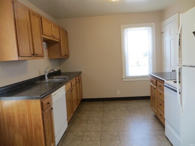 Photo - 2024 E 3rd St