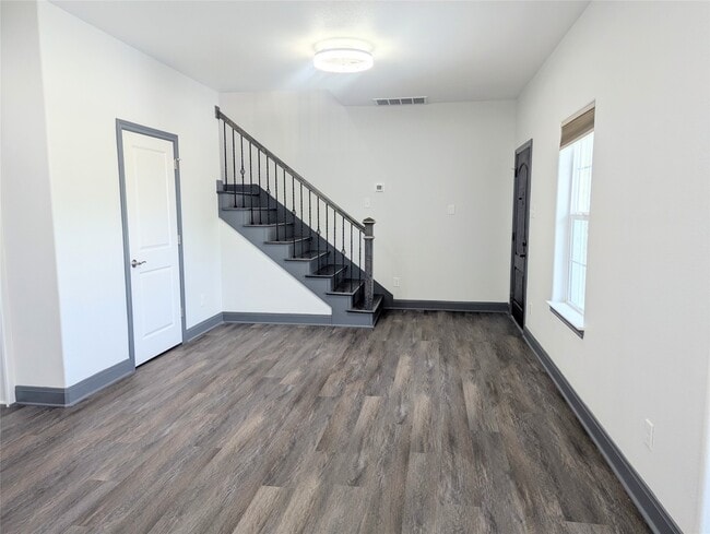 Photo - 1028 Francis Dr