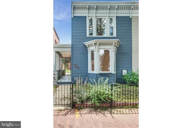 Building Photo - 729 10th St NE Rental