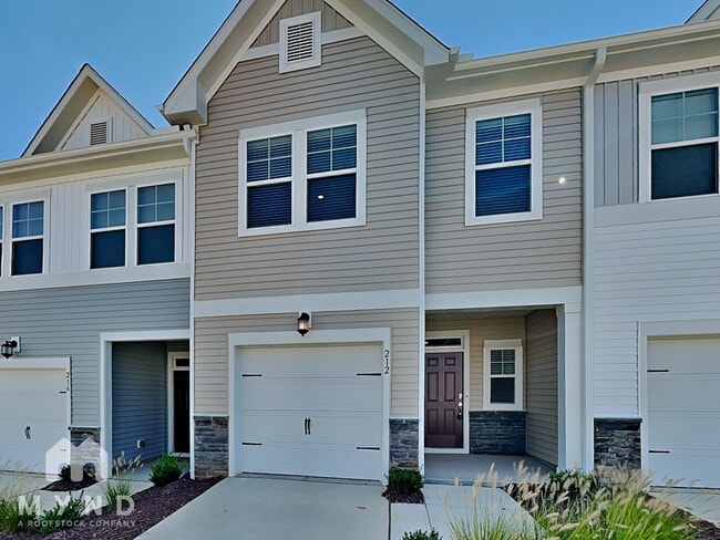 Building Photo - 212 Paramount Dr Rental