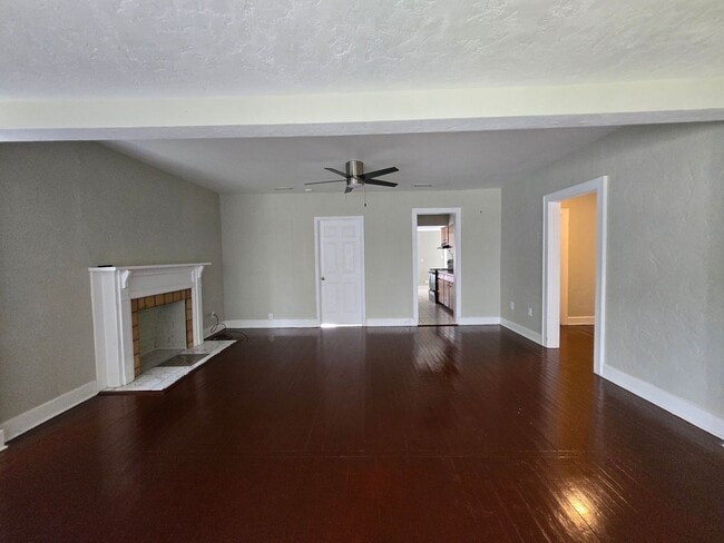 Photo - AVAILABLE NOW - Charming 3 Bed / 2 Bath Ho...