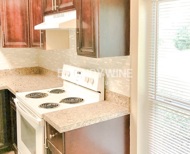 Photo - 6043 Park St