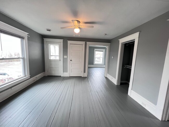 Photo - 75 Sheldon Blvd SE