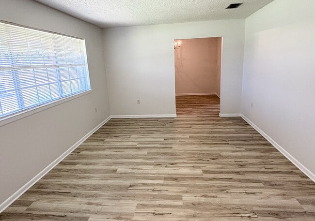 Photo - "Charming 3-Bedroom home in Mary Esther!"