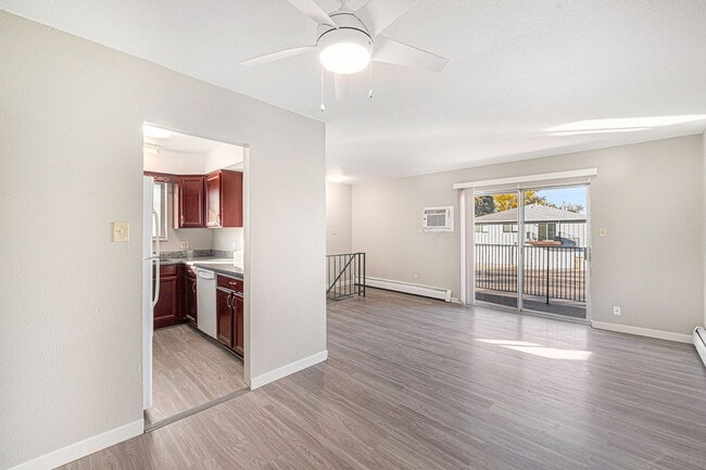 Building Photo - Updated 2 Bed 1 Bath Townhome in HAMPDEN V...