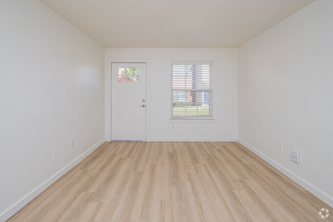 2BR, 1BA - 830SF - Living Room
