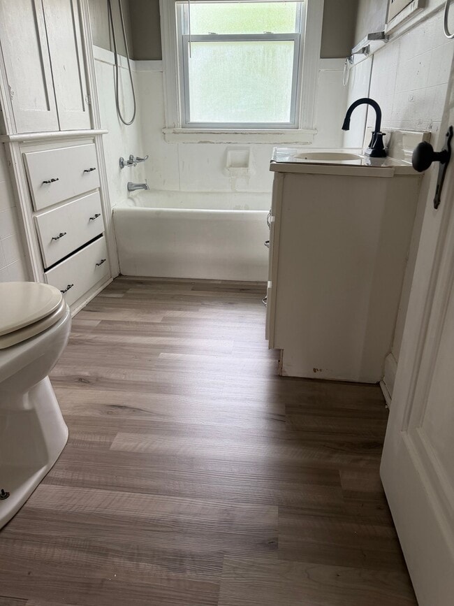 Photo - 2007 Barrows St