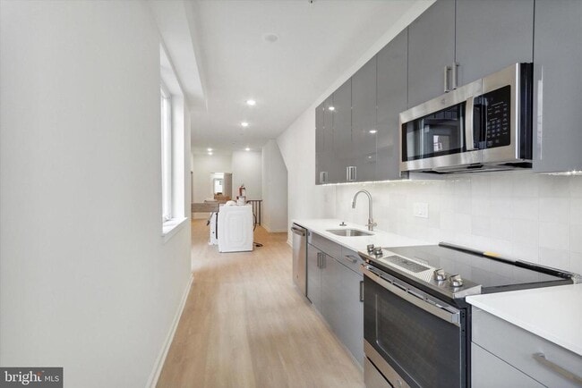 Building Photo - 245 N 12th St