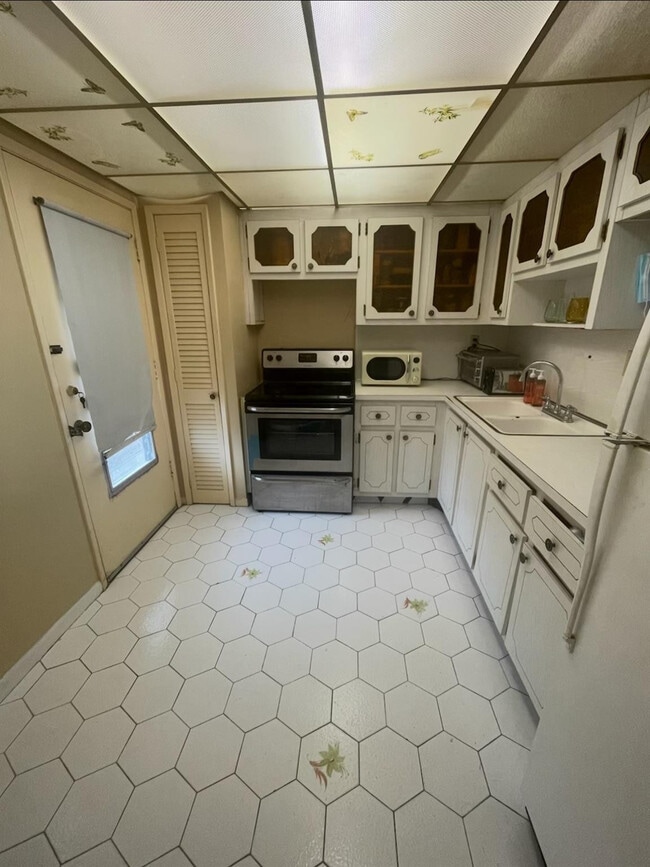 Photo - 1300 NE 191st St Unidad 305