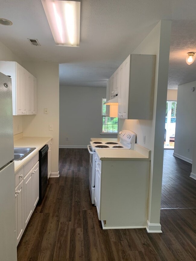 Photo - 3 Bedroom 2 Bath House on Hillsdale Drive