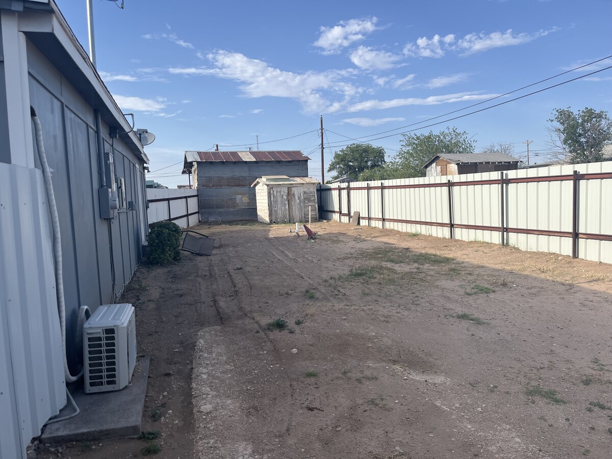 Photo - 211 W 38th St