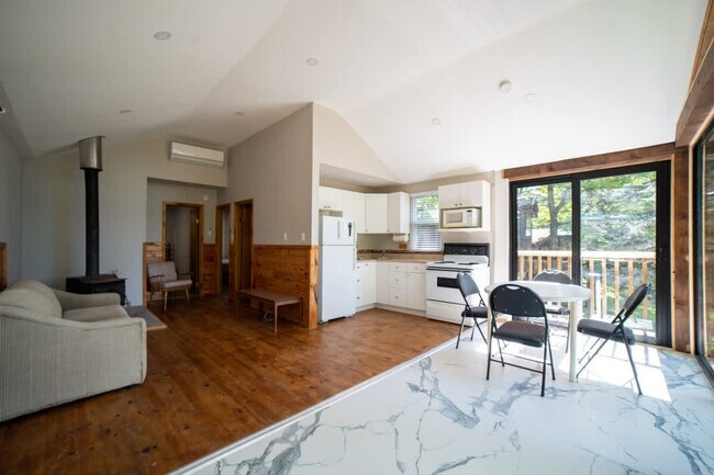 Photo - 2689 Muskoka District Road 118 West Unit ID1314901P