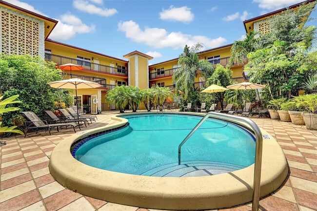 Building Photo - 744 NE 14th Ave Unit 4