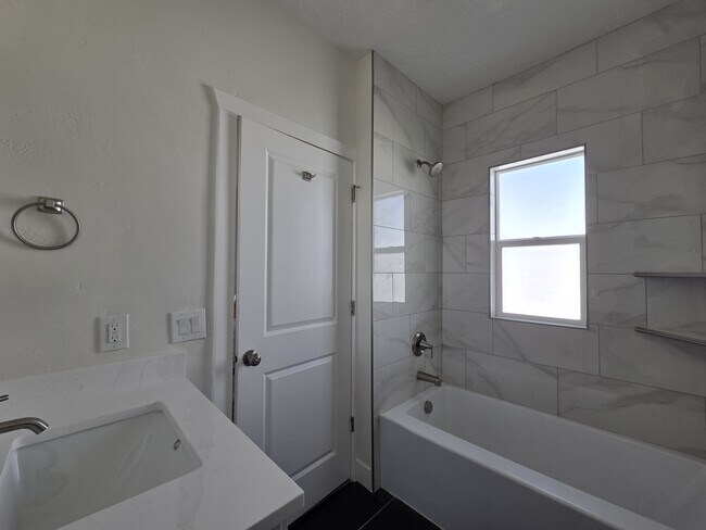 152 N 200 W St