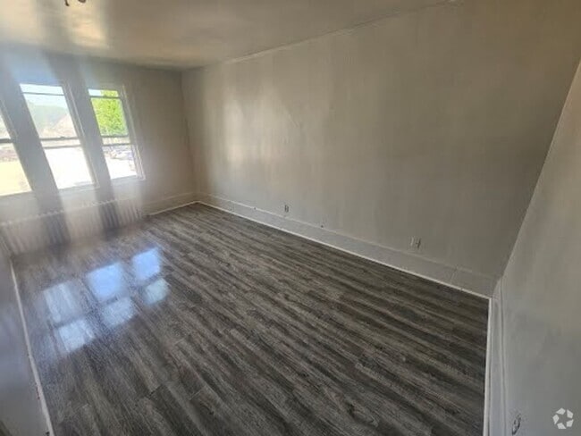 Building Photo - 2374 S 18th St Unit Upper Rental