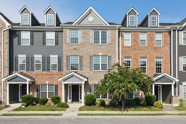 Building Photo - 132 Daybeacon St