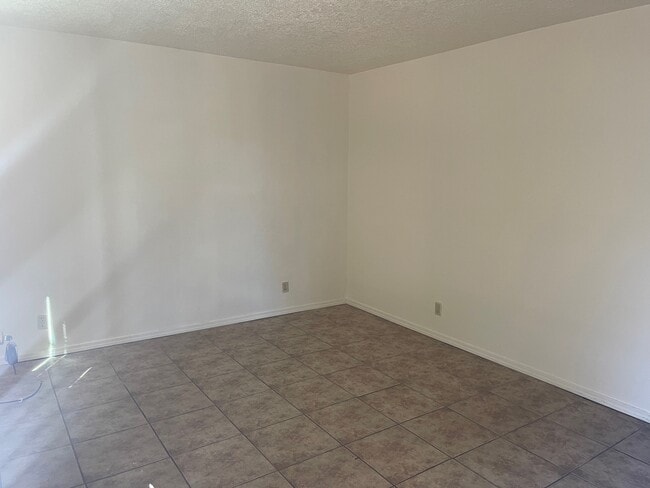 13401 Fruit Ave NE Unidad B