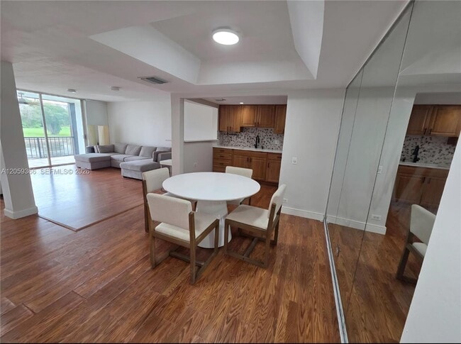 3750 Inverrary Dr Unidad 2B
