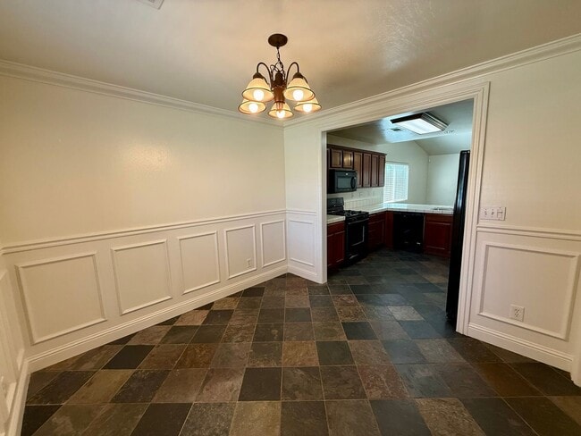 Photo - Beautiful 3 Bed / 2 Bath Home with Spacious Layout & Great Natural Light