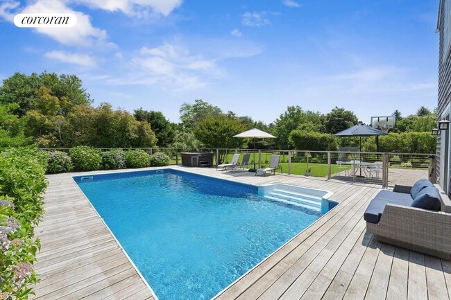 Photo - 14 Meadowgrass Ln