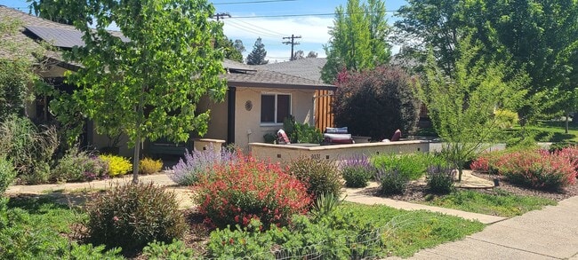 Building Photo - EAST SAC - FURNISHED