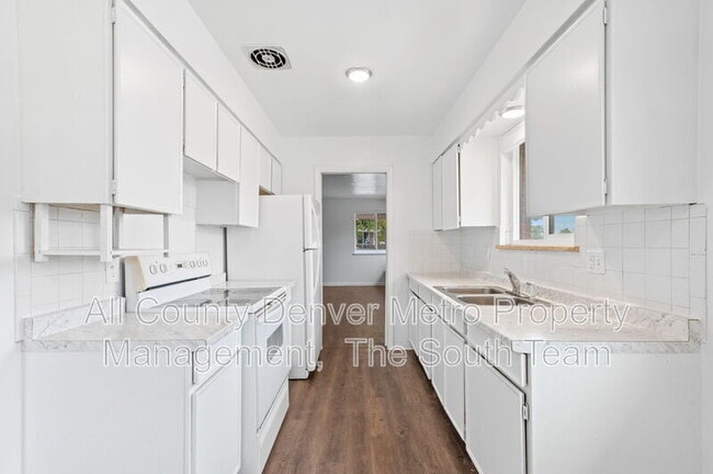 Photo - 5579 S Delaware St