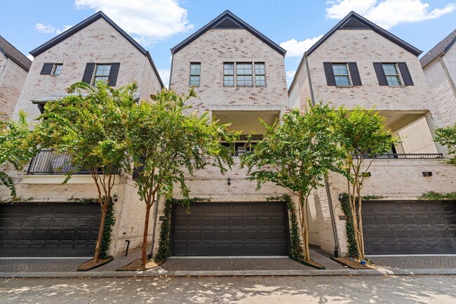 Photo - 4014 University Grove St