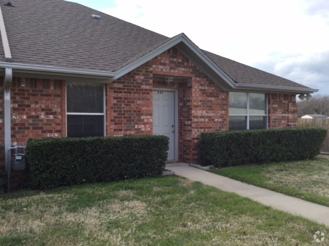 Building Photo - Coming Soon!!! One bedroom/attached garage... Rental