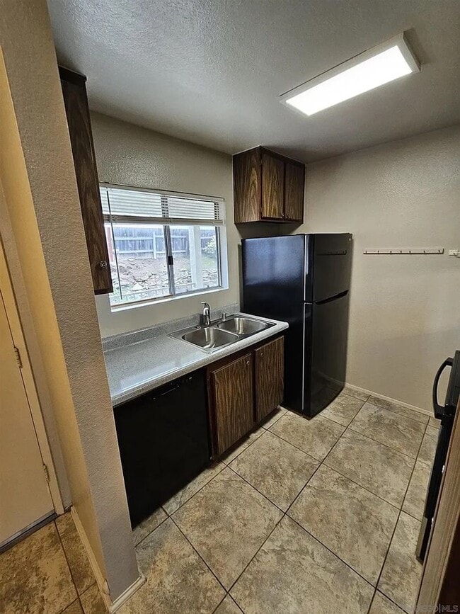 Photo - Upstairs 1-Bedroom in Central Location! Unidad A202