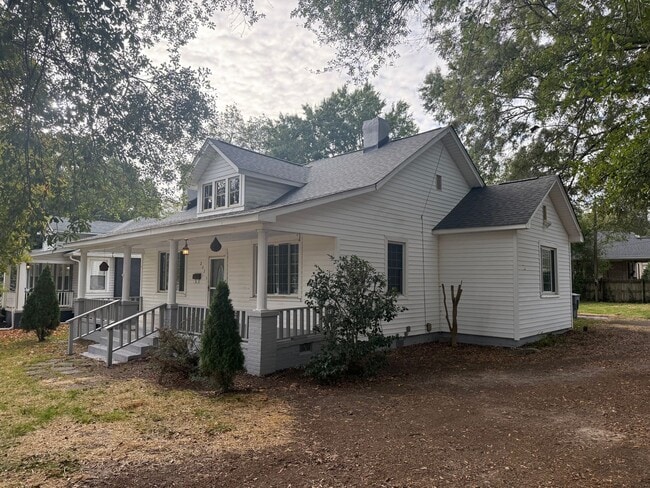 Photo - Freshly Renovated Clover Charmer — Walk to...