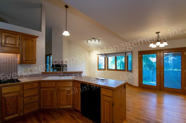 Photo - 1223 Red Oak Ct