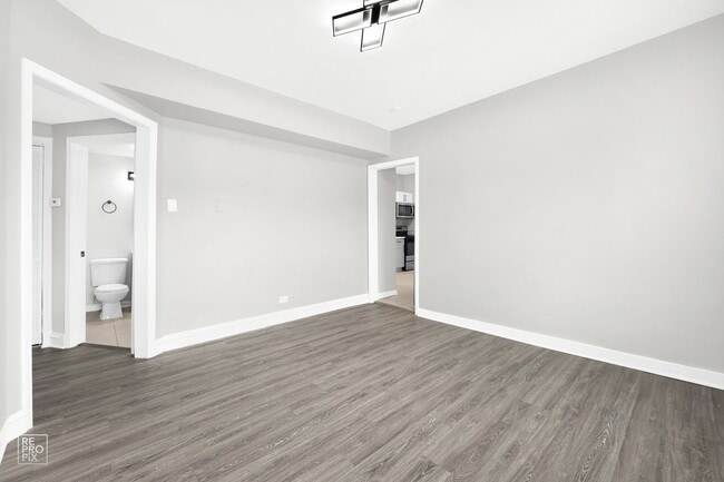 Photo - 5749 W Chicago