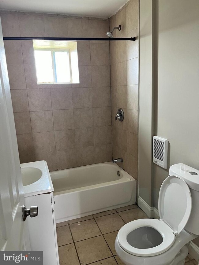 Photo - 6171 Glenmore Ave