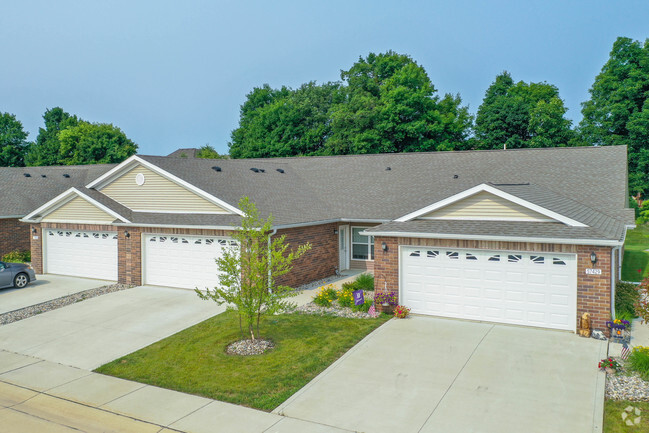 Building Photo - Redwood Washington Township MI Rental