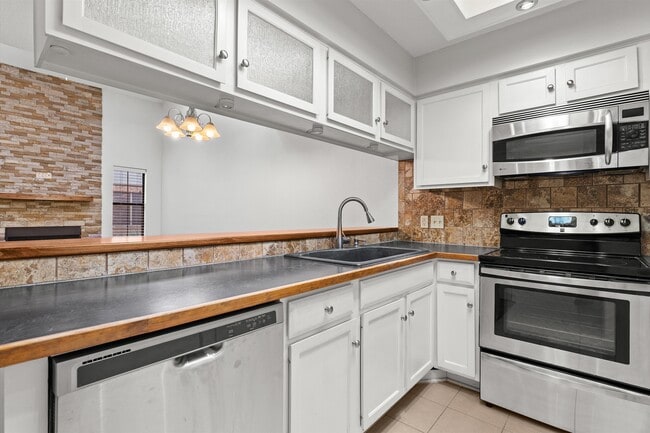 Photo - 3636 Greenacres Blvd