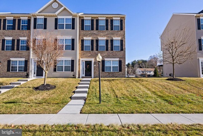 Photo - 10 Breezewood Dr Townhome