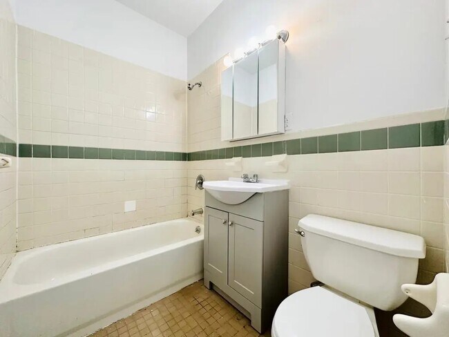 Photo - Furnished room/NOT APARTMENT Unit 2FL