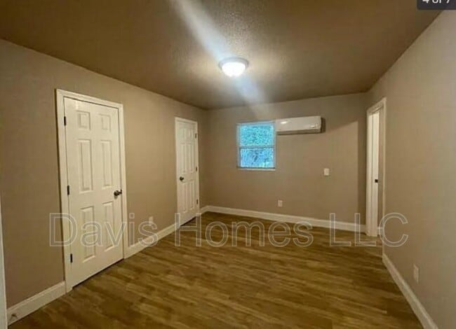 Photo - 731 N Davis Dr