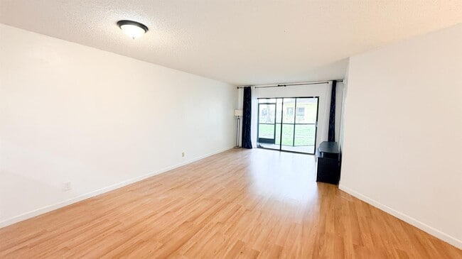 Building Photo - 6475 W Oakland Park Blvd Unit 104