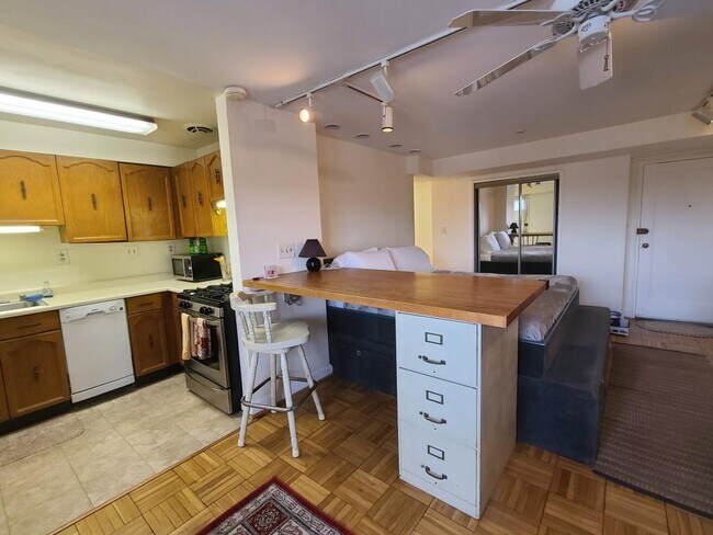 1587 N Colonial Terrace Unit 103