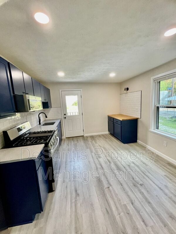 Photo - 112 Hemlock St Unidad 2