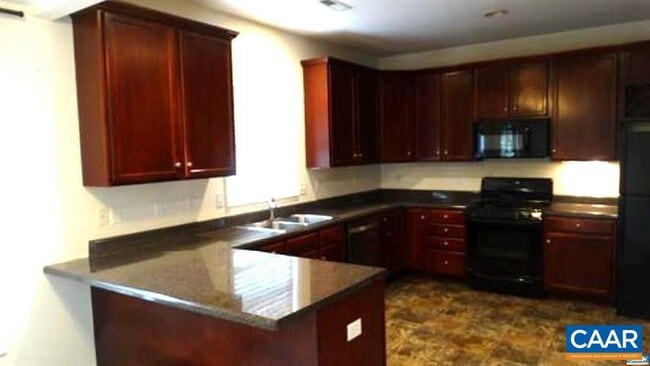 Photo - 140 Burnet St