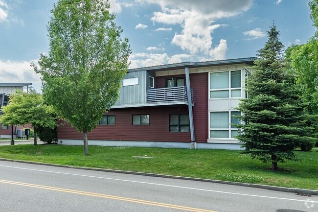 Building Photo - 659 Dennett St Unit 3 Rental
