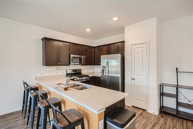 Photo - 7616 Pewter Luster Bnd