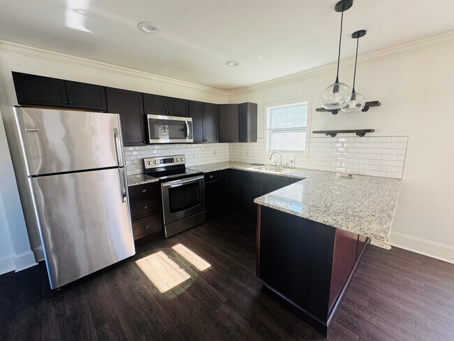 Photo - 105 Moultrie St